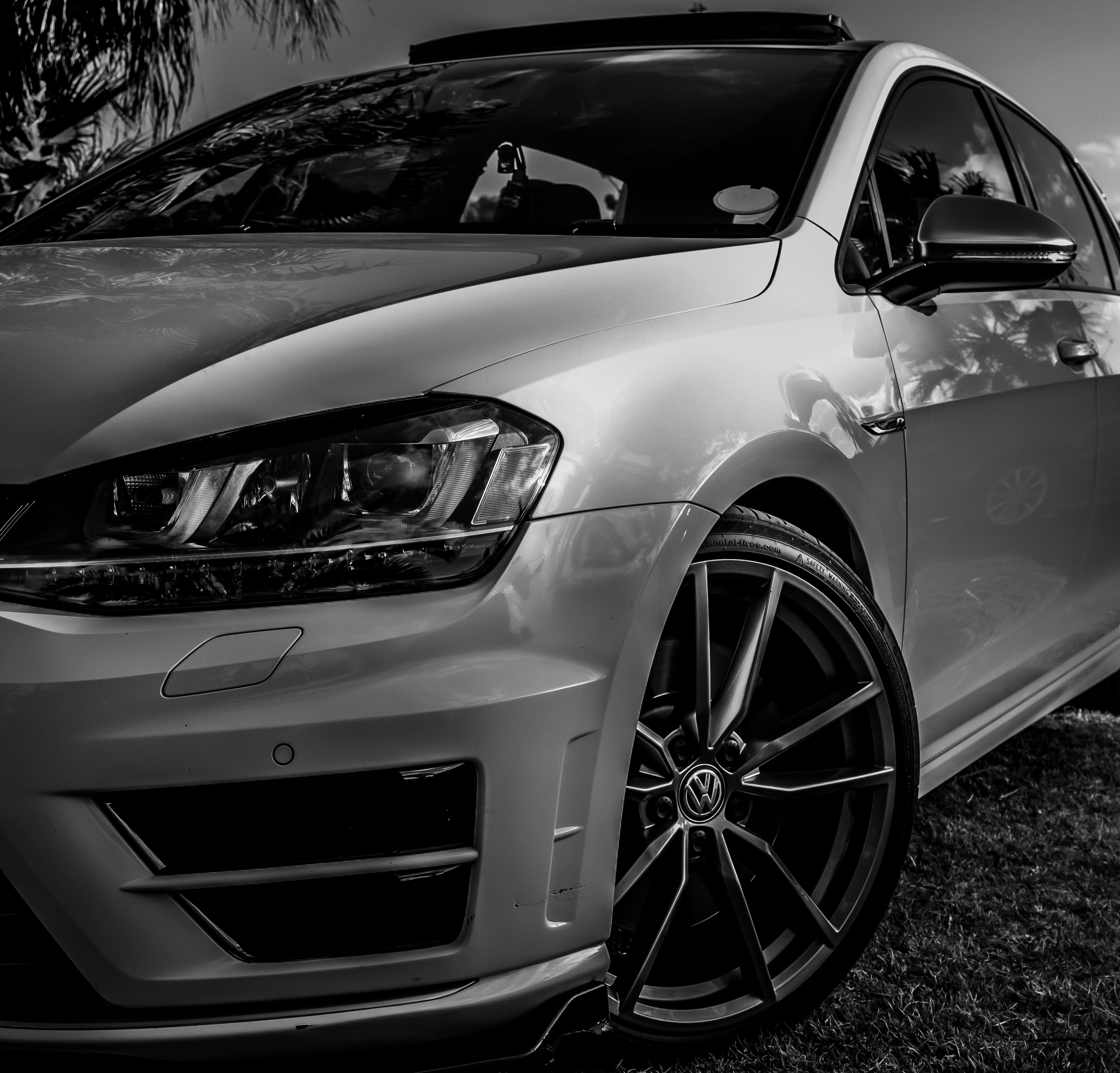 Professional mobile car key services in Banbury, Oxfordshire - emergency locksmith technician